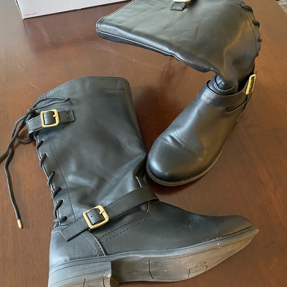 Like new - CRB girl tall black boots with lace up back size 4 - Picture 4 of 6